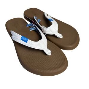 Flojos Maddy Women's Size 8 Flip Flops NWT Tan White Logo Comfort Beach Sandal